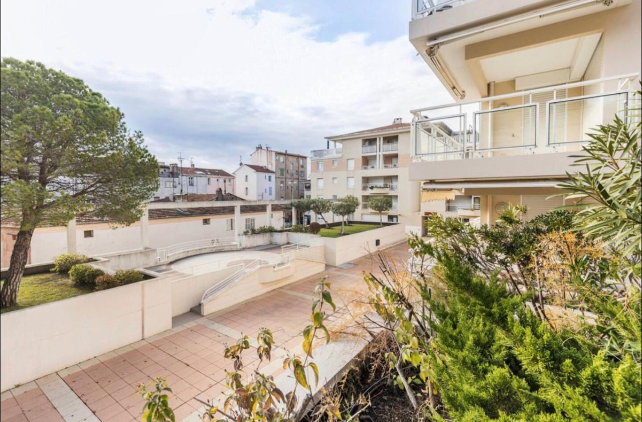 Port Azur Apartamento Vallauris Exterior foto